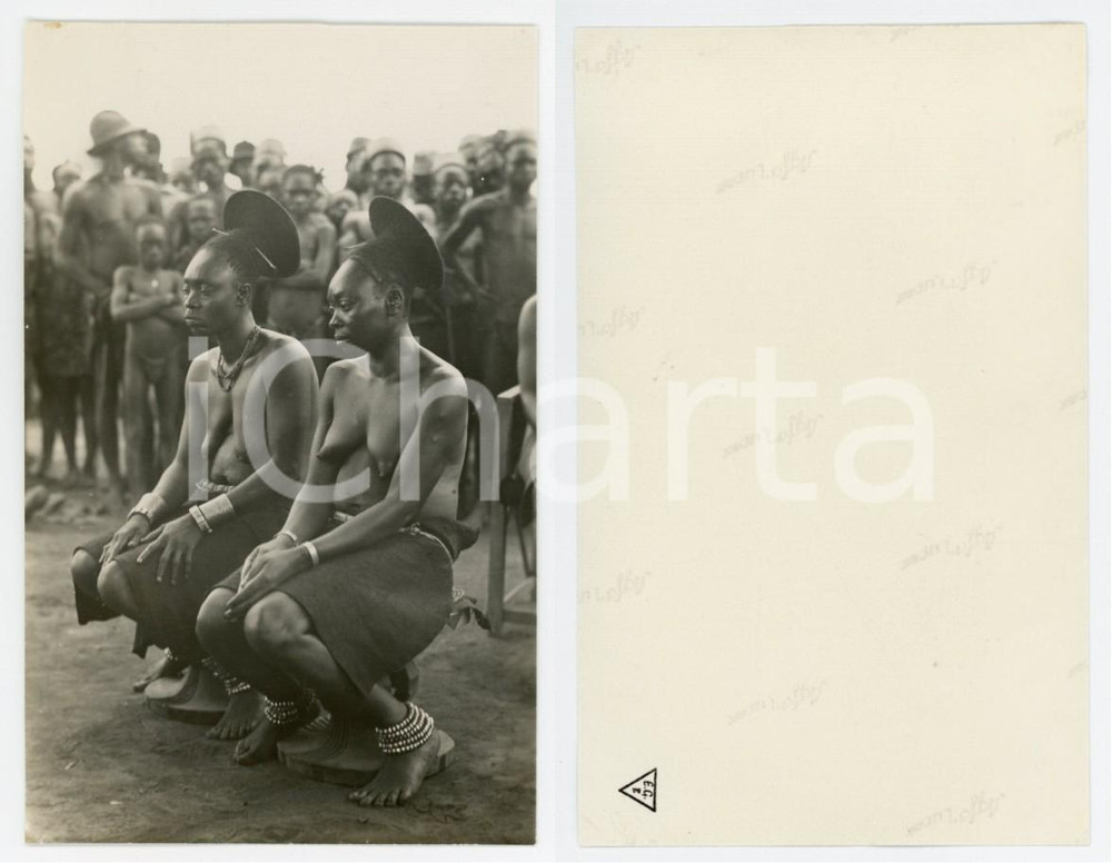 Fotografia d epoca originale 1950 ca AFRICA CONGO BELGA Donne MANGBETU sedute Foto 9x14 cm 1