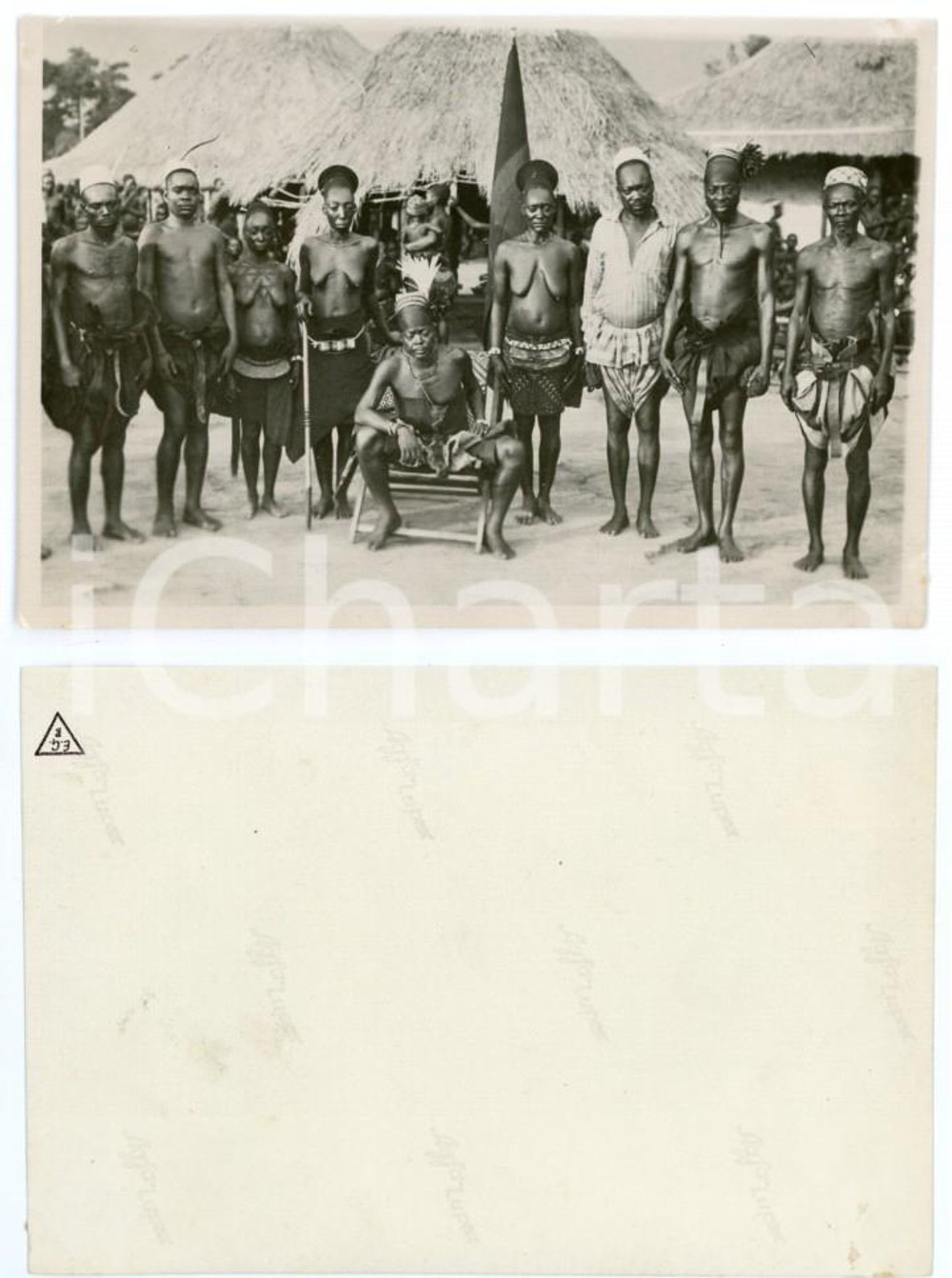 Fotografia d epoca originale 1950 ca AFRICA CONGO BELGA Capo MANGBETU con la famiglia Foto 14x9 cm 1
