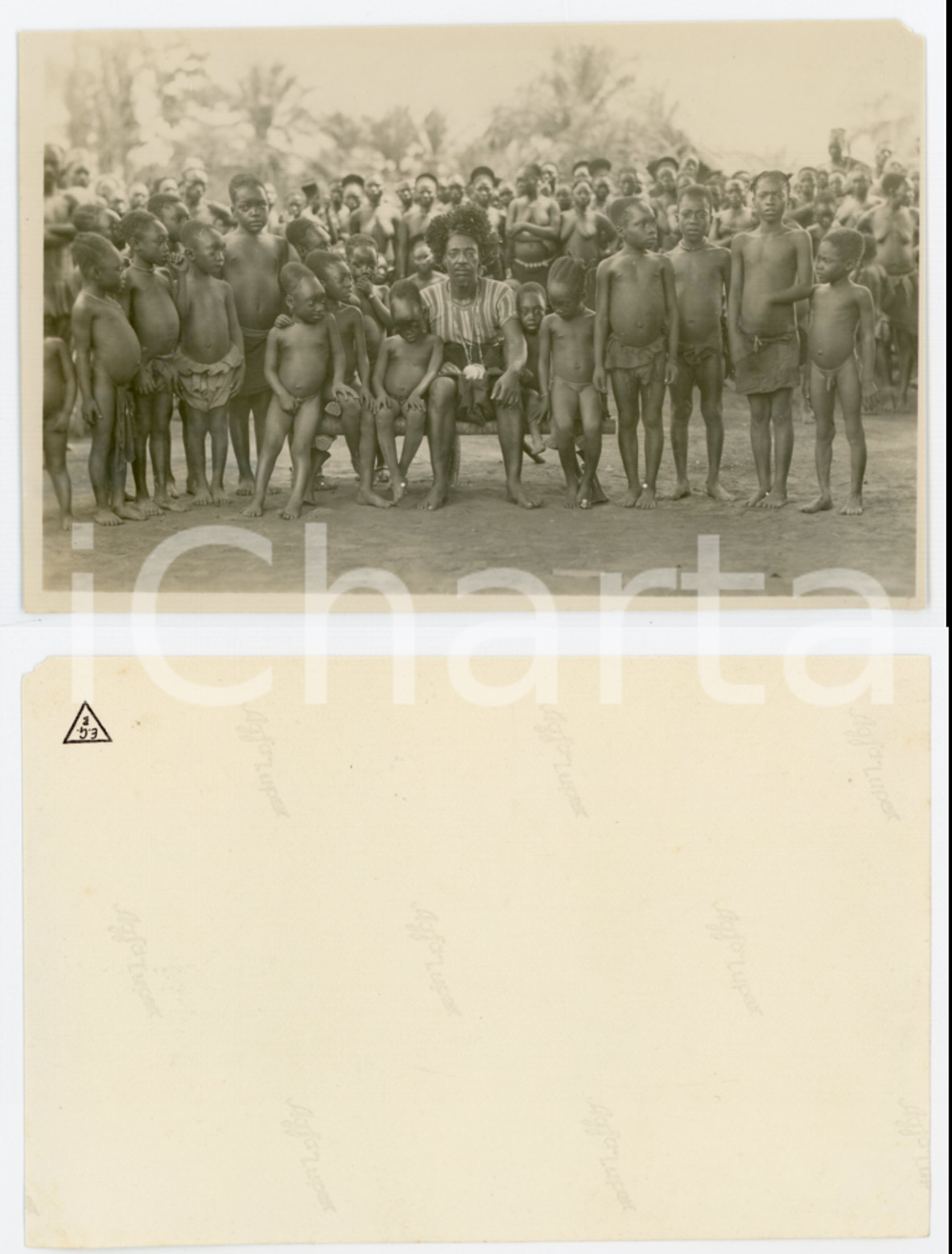 Fotografia d epoca originale 1940 ca AFRICA CONGO BELGA Capo MANGBETU con i figli Foto 14x9 cm 1