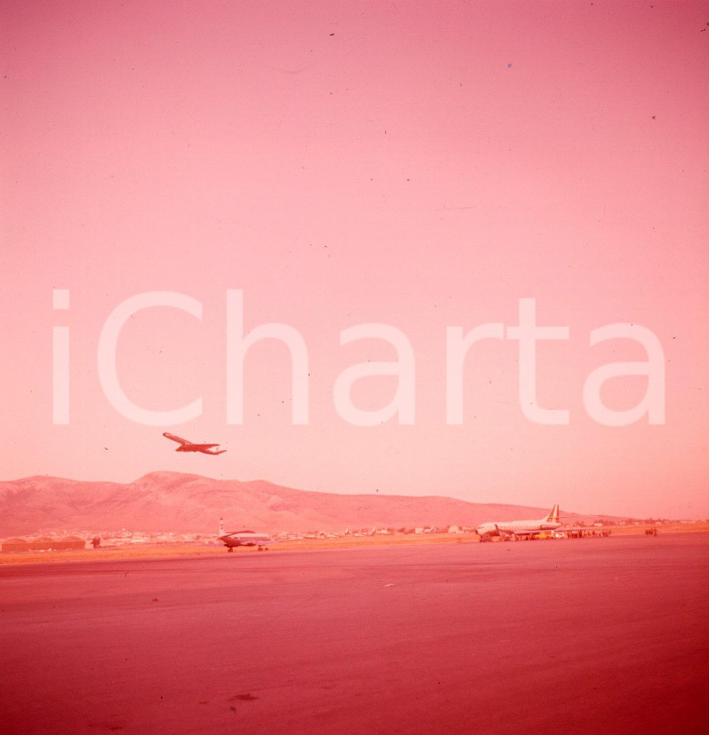 Fotografia d epoca originale 1961 ATENE Aeroporto con veivolo in decollo NEGATIVO ORIGINALE 1