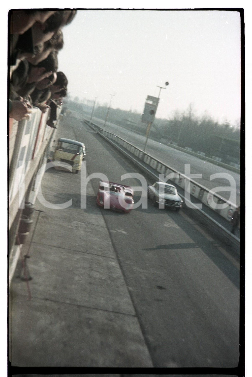 1970ca MONZA Andrea DE ADAMICH su Alfa Romeo T 33-3 NEGATIVO ORIGINALE Negativo originale a colori, su pellicola, in formato 35mm  E' SEVERAMENTE VIETATA LA RIPRODUZIONE.TUTTI I DIRITTI SONO RISERVATI.ICharta mette in vendita, sul negozio eBay e in esclusiva sul sito "icharta" il proprio archivio composto da numerose diapositive e negativi fotografici d'epoca, tutti originali e autentici, che attraversano la storia del costume italiano tra gli la fine degli anni Sessanta e Novanta.Si tratta di uno sguardo inedito sull'attualità, la politica, la vita quotidiana, il gossip e la cultura, che fotografa il cambiamento della nazione in quest'ultimo scorcio del XX secolo. Un'occasione unica per il mercato del collezionismo, che vede finalmente disponibile un archivio eccezionale per vastità, tematiche e condizioni, in un settore (il negativo fotografico e la diapositiva) di assoluta novità e dalle interessanti prospettive di investimento.  FAIR/discreto  FORMATO: 35mm originale e autentica 1