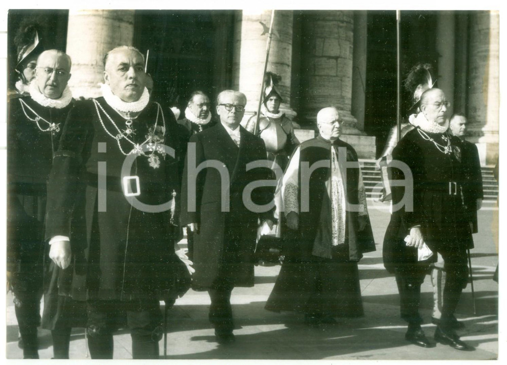 1955 ROMA Arrivo Giovanni GRONCHI - Udienza papa PIO XII - Foto 18x13 cm Fotografia d'epoca con didascalia coeva al verso. CONDIZIONI: GFORMATO: 18x13 cm      originale e autentica 1
