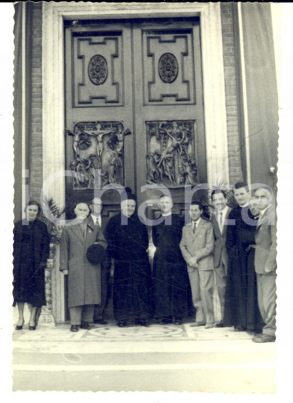 1958 BORGOLOMBARDO Chiesa Santi Pietro e Paolo - Inaugurazione porte *Foto (2) Fotografia d'epoca. CONDIZIONI: G      originale e autentica 1