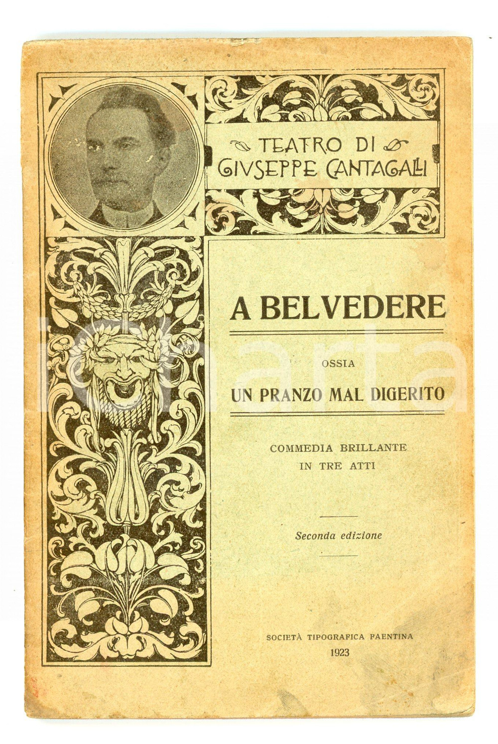1923 Giuseppe CANTAGALLI A Belvedere ossia un pranzo mal digerito - Commedia Pubblicazione d'epoca, con pagine intonse.Seconda edizione.EDITORE: Società tipografica faentina COLLANA: Teatro di Giuseppe Cantagalli PAGINE: 84 POOR/danneggiato Macchie e bruniture diffuse, parziale distacco della legatura dal dorso FORMATO: 10x15 cm originale e autentica 1