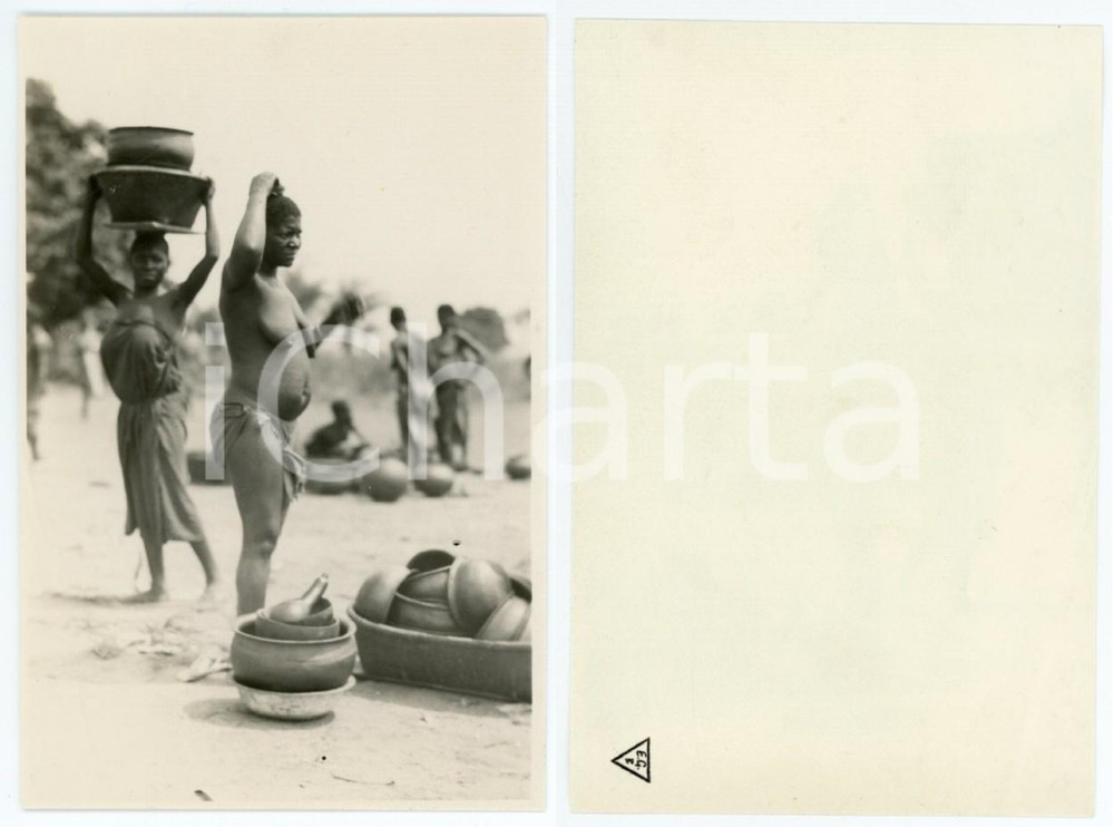 1950 ca CONGO BELGA Donne indigene al mercato *Foto 9x14 cm (2)  Fotografia originale d'epoca.  POOR/danneggiato ampia piegatura angolare al lato sinistro FORMATO: 9x14 cm originale e autentica 1