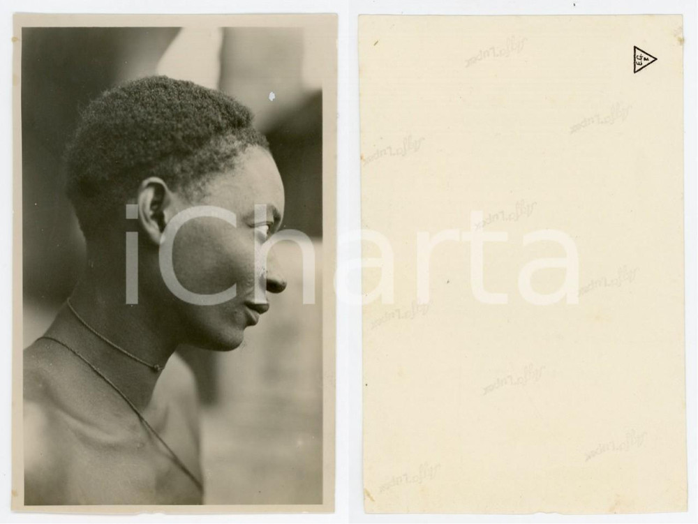 1950 ca CONGO BELGA Giovane indigeno - Profilo *Foto 9x14 cm  Fotografia originale d'epoca.  FAIR/discreto lievi impressioni angolari; minima mancanza al lato inferiore FORMATO: 9x14 cm originale e autentica 1