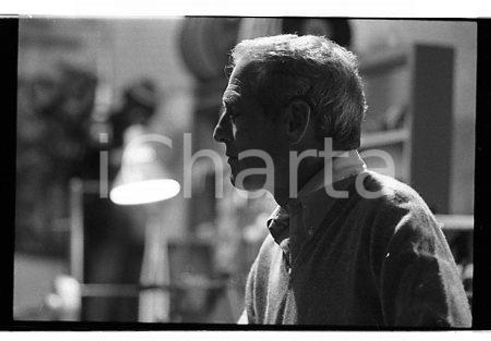 1974 PAUL NEWMAN original portrait *NEGATIVO ORIGINALE Negativo originale in bianco e nero su pellicola.  E' SEVERAMENTE VIETATA LA RIPRODUZIONE.TUTTI I DIRITTI SONO RISERVATI.ICharta mette in vendita, sul negozio eBay e in esclusiva sul sito "icharta" il proprio archivio composto da numerose diapositive e negativi fotografici d'epoca, tutti originali e autentici.Si tratta di uno sguardo inedito sull'attualità, la politica, la vita quotidiana, il gossip e la cultura, che fotografa il cambiamento della nazione (e non solo) tra il 1890 ed il 1990 circa. Un'occasione unica per il mercato del collezionismo, che vede finalmente disponibile un archivio eccezionale per vastità, tematiche e condizioni, in un settore (il negativo fotografico e la diapositiva) di assoluta novità e dalle interessanti prospettive di investimento. CONDIZIONI:FAIR/discretoFORMATO: 35mm originale e autentica 1