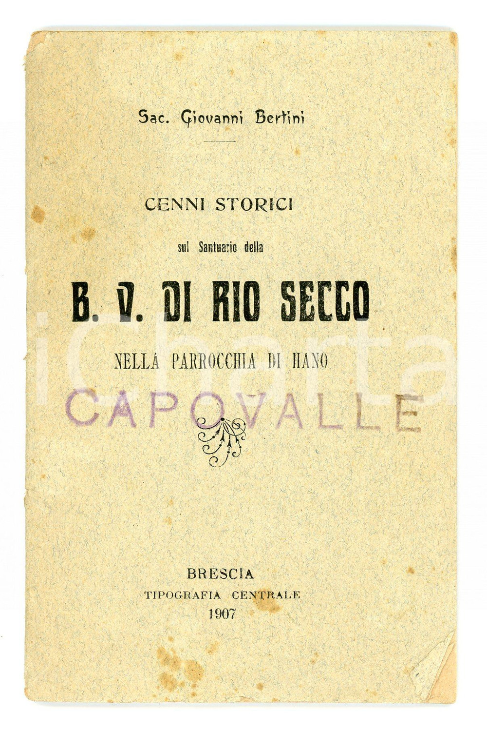 1907 Sac. Giovanni BERTINI Cenni storici Santuario Beata Vergine di RIO SECCO 1 Pubblicazione d'epoca.Timbro "Capovalle" in copertina. TITOLO: Cenni storici sul santuario della B. V. di Rio Secco nella parrocchia di HanoEDITORE: Tipografia centrale - Brescia PAGINE: 32 POOR/danneggiato Aloni e macchie in copertina, piegatura dall'angolo inferiore destro FORMATO: 9x14 cm originale e autentica 1