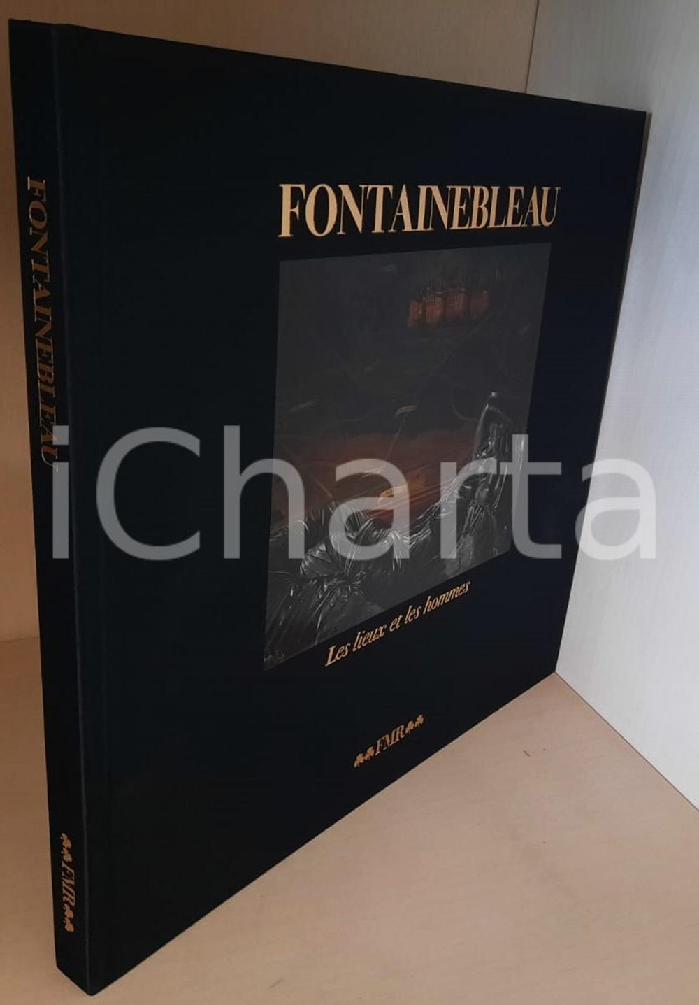 2006 FONTAINEBLEAU Les lieux et les hommes - FMR Franco Maria Ricci Editore Legatura editoriale in seta nera con illustrazione applicata. Cofanetto rigido.COLLANA: Grand TourEDITORE: Franco Maria Ricci Editore PAGINE: 240 GOOD/buono lievi tracce d'uso FORMATO: 30x30 cm (volume); 32x32 cm (cofanetto) originale e autentica 1