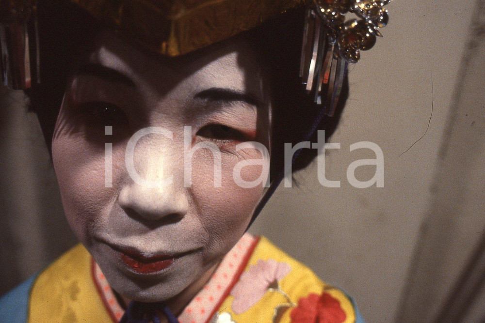 1987 LEE BALTERMAN Portraits of Chicago people *35mm vintage slide 2 LEE BALTERMAN original slideDiapositiva originale, in formato 35 mm.Per i diritti rivolgersi a ICharta.ICharta mette in vendita, sul negozio eBay e in esclusiva sul sito "icharta" il proprio archivio composto da numerose diapositive e negativi fotografici d'epoca, tutti originali e autentici.Si tratta di uno sguardo inedito sull'attualità, la politica, la vita quotidiana, il gossip e la cultura, che fotografa il cambiamento della nazione (e non solo) tra il 1890 ed il 1990 circa. Un'occasione unica per il mercato del collezionismo, che vede finalmente disponibile un archivio eccezionale per vastità, tematiche e condizioni, in un settore (il negativo fotografico e la diapositiva) di assoluta novità e dalle interessanti prospettive di investimento.  FAIR/discreto  FORMATO: 35mm originale e autentica 1