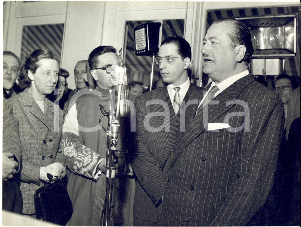1953 PORTOFINO Trasmettitore RAI GE 1 - Discorso inaugurale Cristiano RIDOMI Fotografia d'epoca.CONDIZIONI: FAIR (sovraimpressione al margine inferiore e difetti di stampa)FORMATO: 24x18 cm       originale e autentica 1