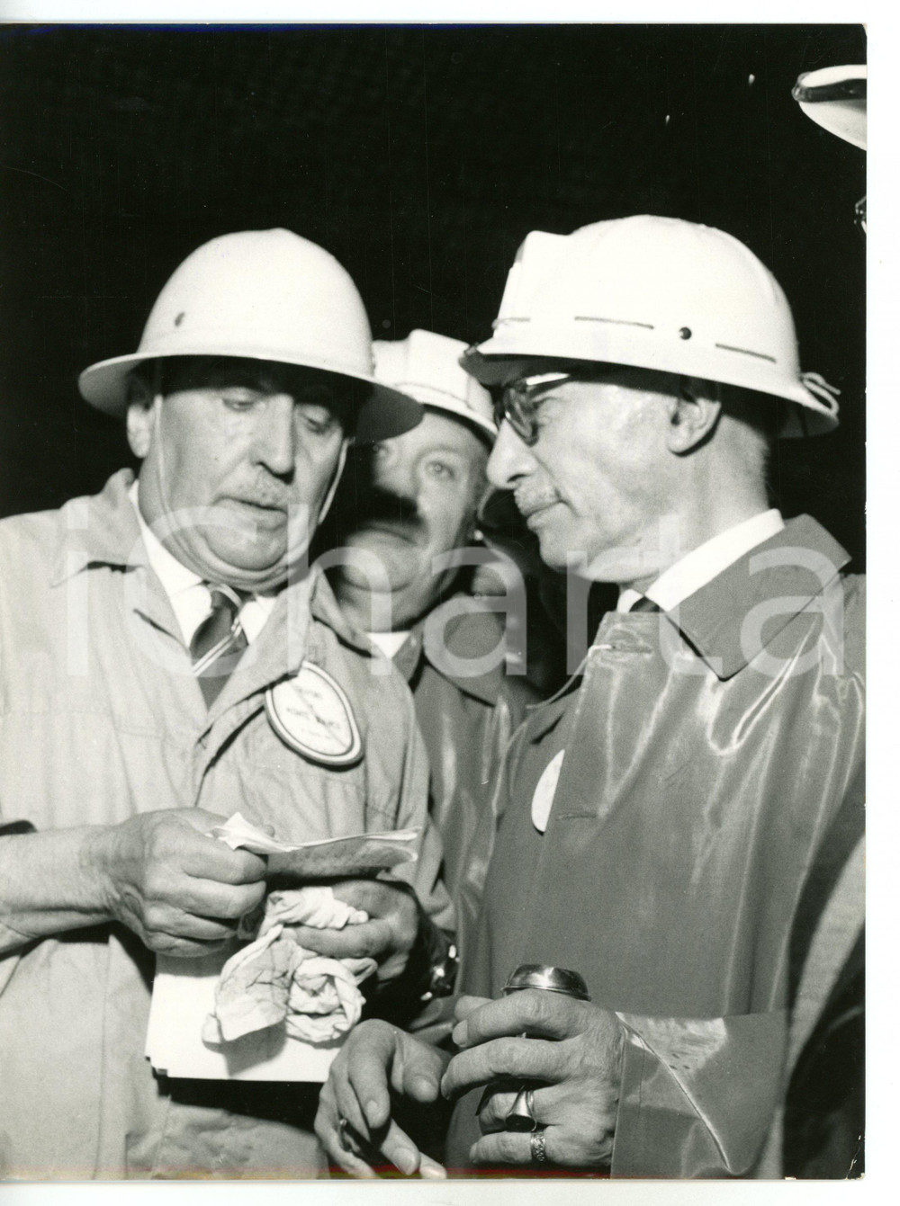 1962 COURMAYEUR Traforo MONTE BIANCO Paolo A. FARINET Valéry GISCARD D'ESTAING Fotografia d'epoca con didascalia coeva al verso. CONDIZIONI: FAIR (bassa qualit&agrave; di stampa)FORMATO: 18x24 cm      originale e autentica 1