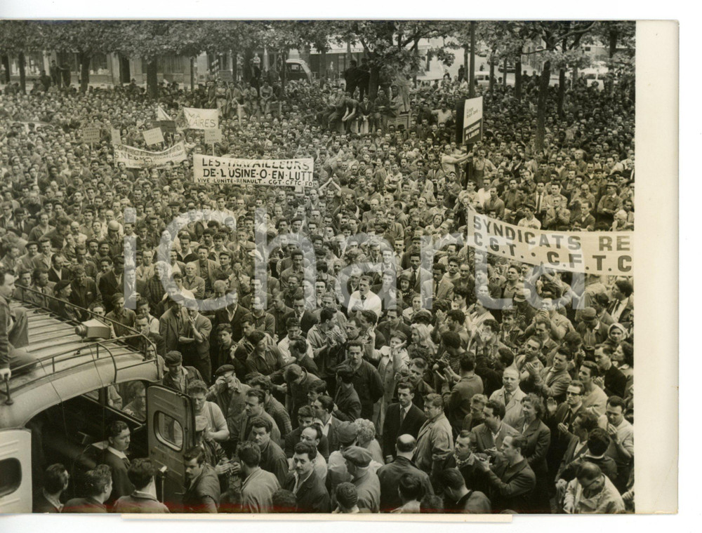 Fotografia d epoca originale 1960 BOULOGNEBILLANCOURT Manifestazione operai RENAULT Foto 18x13 1