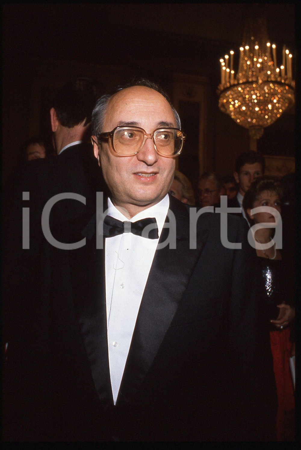 35mm vintage slide* 1992 ca MILANO Enrico DE MITA - Teatro alla Scala (1)  CONDIZIONI: GOOD Tutti i diritti riservati.E' severamente vietata la riproduzione.  ICharta mette in vendita, sul negozio eBay e in esclusiva sul sito "icharta" il proprio archivio composto da numerose diapositive e negativi fotografici d'epoca, tutti originali e autentici, che attraversano la storia del costume italiano tra gli la fine degli anni Sessanta e Novanta.Si tratta di uno sguardo inedito sull'attualit&agrave;, la politica, la vita quotidiana, il gossip e la cultura, che fotografa il cambiamento della nazione in quest'ultimo scorcio del XX secolo. Un'occasione unica per il mercato del collezionismo, che vede finalmente disponibile un archivio eccezionale per vastit&agrave;, tematiche e condizioni, in un settore (il negativo fotografico e la diapositiva) di assoluta novit&agrave; e dalle interessanti prospettive di investimento.      originale e autentica 1