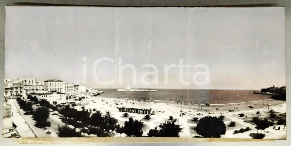 1950 ca VIESTE Veduta panoramica - Bozzetto preparatorio cartolina Bozzetto preparatorio per cartolina postale, con velina di protezione.Collage su cartoncino rigido.  FAIR/discreto Smussature agli angoli FORMATO: 48x23 cm originale e autentica 1