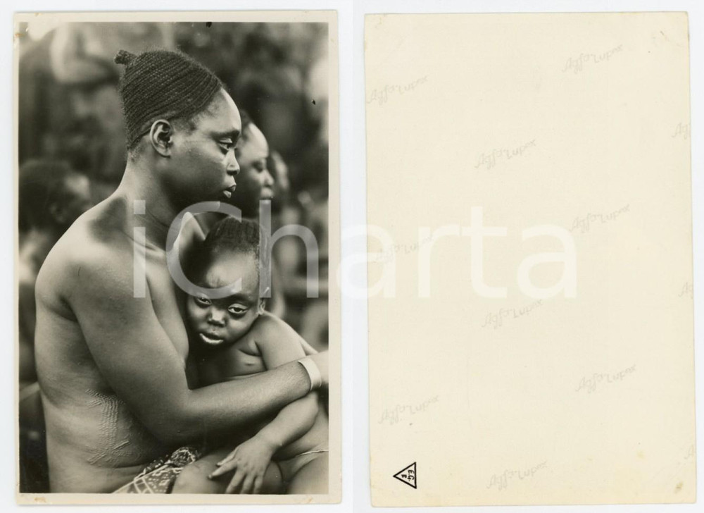 1950 ca CONGO BELGA Donna MANGBETU con il figlio in braccio *Foto 9x14 cm  Fotografia originale d'epoca.  GOOD/buono minime macchie marginali FORMATO: 9x14 cm originale e autentica 1