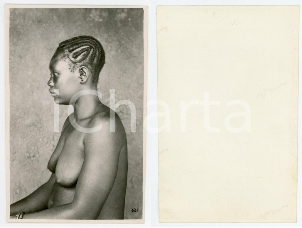 1950 ca CONGO BELGA Donna MANGBETU - Acconciatura - ETHNIC NUDE *Foto 9x14 cm  Fotografia originale d'epoca.  FAIR/discreto lievi piegature superficiali FORMATO: 9x14 cm originale e autentica 1