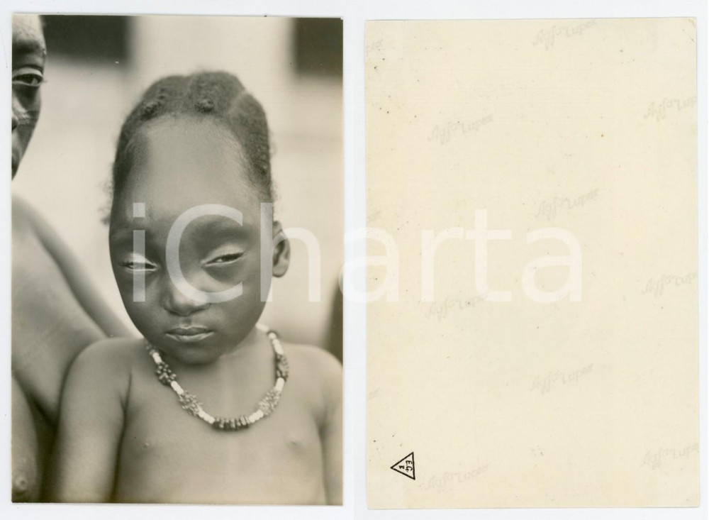 1950 ca CONGO BELGA Bambina MANGBETU - Deformazione cranio- Foto 9x14 cm  Fotografia originale d'epoca.  FAIR/discreto piegature angolari FORMATO: 9x14 cm originale e autentica 1
