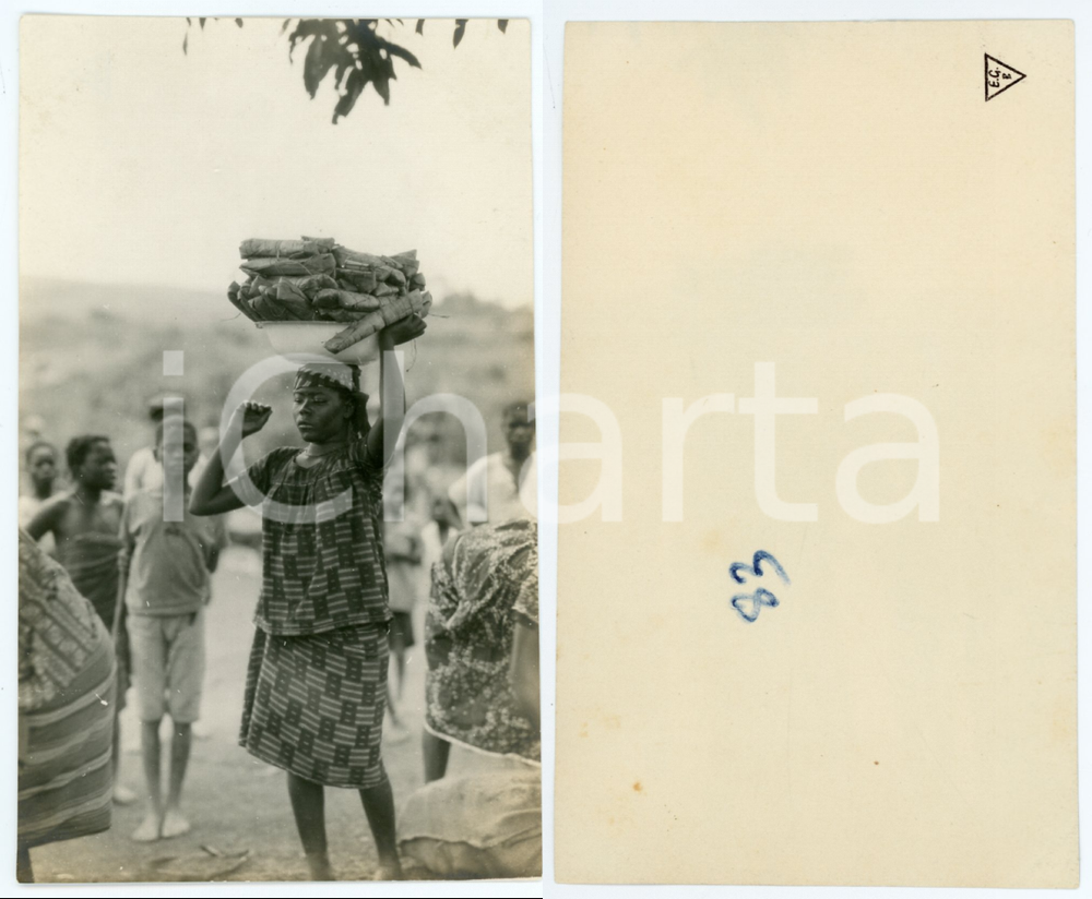 1950 ca CONGO BELGA - Venditrice al mercato - Foto ETNICA 9x14 cm  Fotografia originale d'epoca.Numero a pennarello al verso (83).  GOOD/buono  FORMATO: 9x14 cm originale e autentica 1