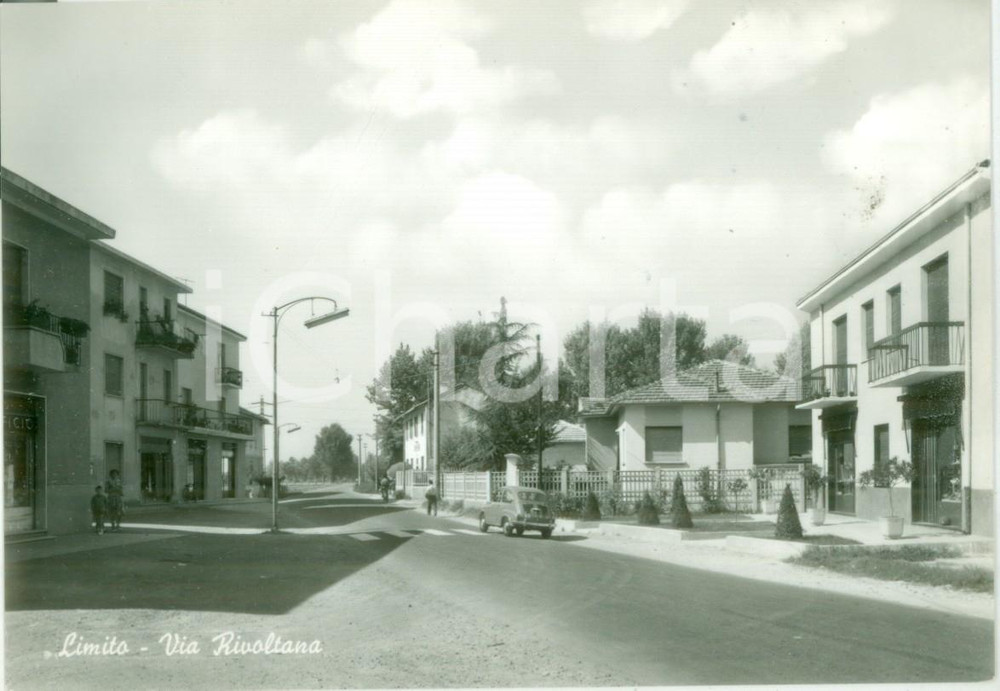 Cartolina originale da collezione 1960 ca PIOLTELLO MI Via Rivoltana a LIMITO con FIAT 500 ANIMATA 2 1