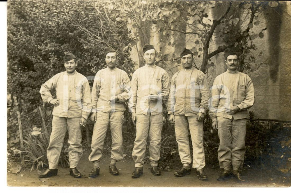 Fotografia d epoca originale 1915 ca WW1 LYON Soldato B. BENJAMIN posa con i commilitoni Photo PACALET 2 1