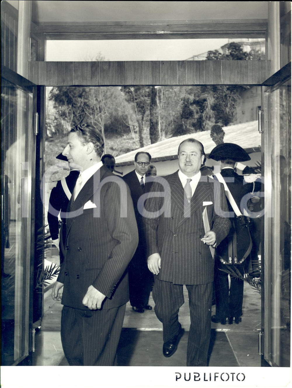 1953 PORTOFINO - Cristiano RIDOMI a inaugurazione nuovo trasmettitore RAI GE 1 Fotografia d'epoca.CONDIZIONI: FAIR (sovraimpressione al margine inferiore e minima mancanza angolare)FORMATO: 18x24 cm       originale e autentica 1