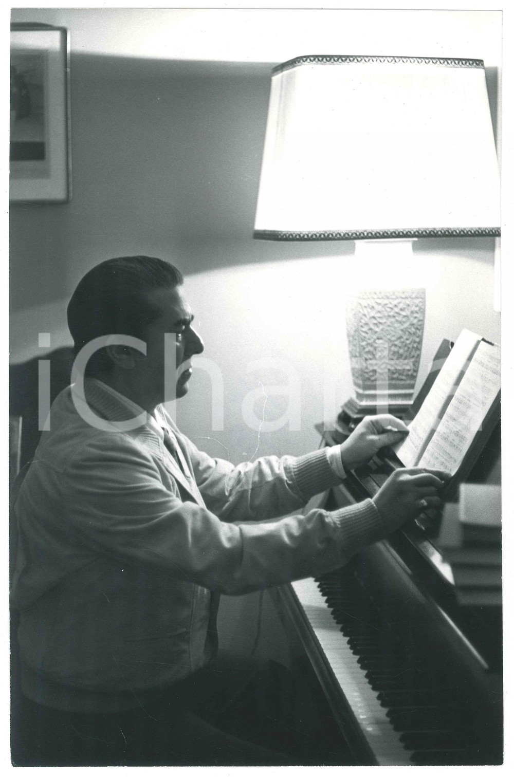 Fotografia d epoca originale 1973 MILANO Tenore Giuseppe DI STEFANO al pianoforte  Foto 20x30 3 1