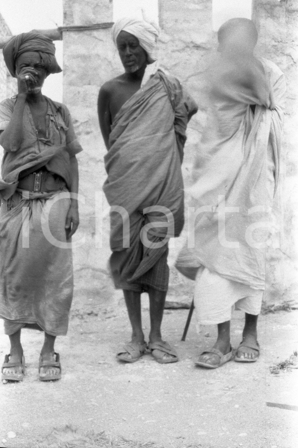 1936 LIBIA Fezzan Viaggio di Giuseppe SCORTECCI NEGATIVO ORIGINALE 9 Negativo originale in bianco e nero su pellicola.  E' SEVERAMENTE VIETATA LA RIPRODUZIONE.TUTTI I DIRITTI SONO RISERVATI.ICharta mette in vendita, sul negozio eBay e in esclusiva sul sito "icharta" il proprio archivio composto da numerose diapositive e negativi fotografici d'epoca, tutti originali e autentici.Si tratta di uno sguardo inedito sull'attualità, la politica, la vita quotidiana, il gossip e la cultura, che fotografa il cambiamento della nazione (e non solo) tra il 1890 ed il 1990 circa. Un'occasione unica per il mercato del collezionismo, che vede finalmente disponibile un archivio eccezionale per vastità, tematiche e condizioni, in un settore (il negativo fotografico e la diapositiva) di assoluta novità e dalle interessanti prospettive di investimento. CONDIZIONI:FAIR/discretoFORMATO: cm 6 x 9 originale e autentica 1