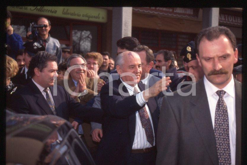 Fotografia d epoca originale 35mm vintage slide 1995 SESTO SAN GIOVANNI Visita Michail GORBACHEV 27 1