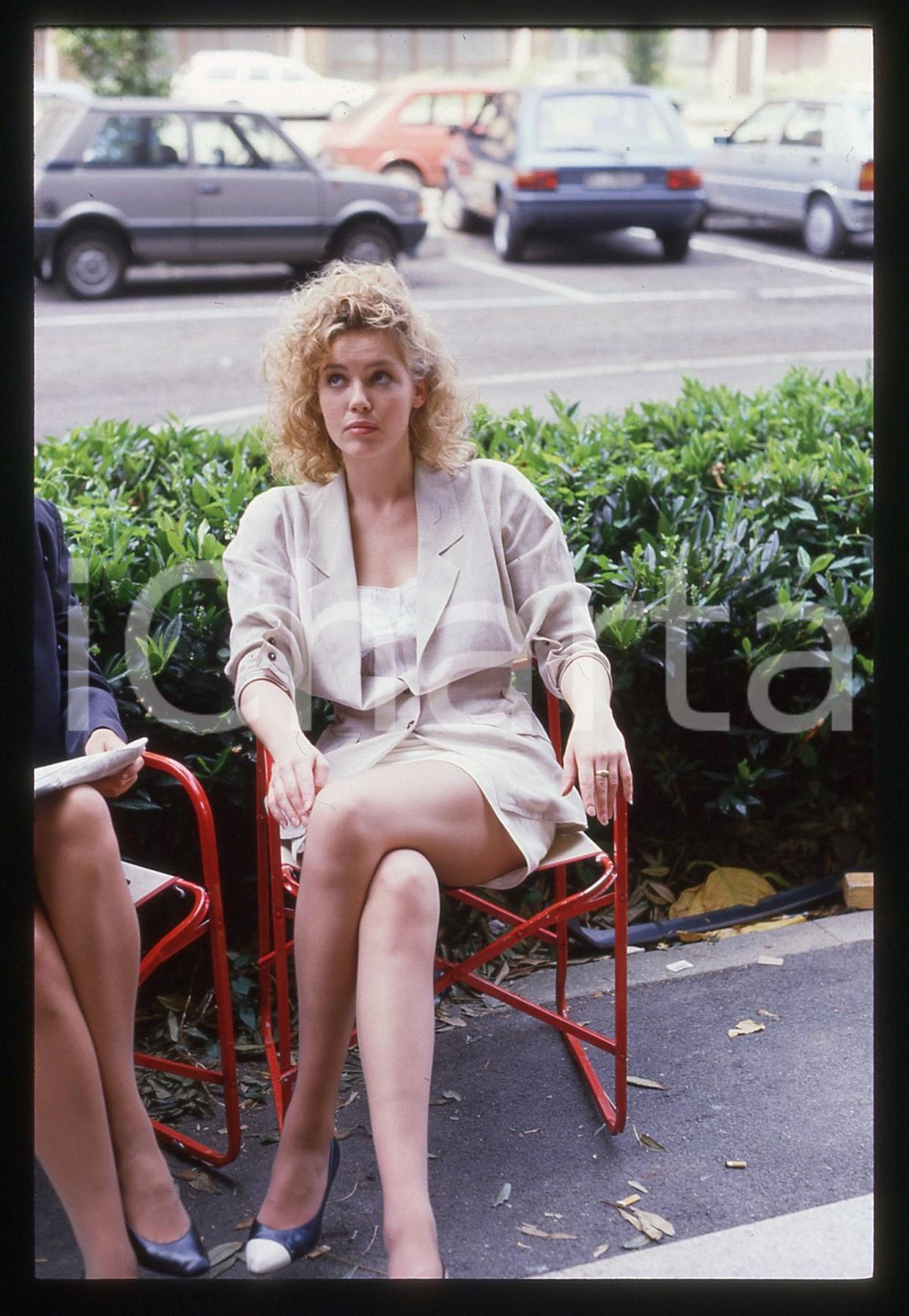 35mm vintage slide* 1988 COLLETTI BIANCHI Connie NIELSEN SERIE TV ITALIA 1 (6)   Diapositiva d'epoca, in formato 35 mm. CONDIZIONI: GOODTutti i diritti riservati.E' severamente vietata la riproduzione. ICharta mette in vendita, sul negozio eBay e in esclusiva sul sito "icharta" il proprio archivio composto da numerose diapositive e negativi fotografici d'epoca, tutti originali e autentici, che attraversano la storia del costume italiano tra gli la fine degli anni Sessanta e Novanta.Si tratta di uno sguardo inedito sull'attualit&agrave;, la politica, la vita quotidiana, il gossip e la cultura, che fotografa il cambiamento della nazione in quest'ultimo scorcio del XX secolo. Un'occasione unica per il mercato del collezionismo, che vede finalmente disponibile un archivio eccezionale per vastit&agrave;, tematiche e condizioni, in un settore (il negativo fotografico e la diapositiva) di assoluta novit&agrave; e dalle interessanti prospettive di investimento.     originale e autentica 1