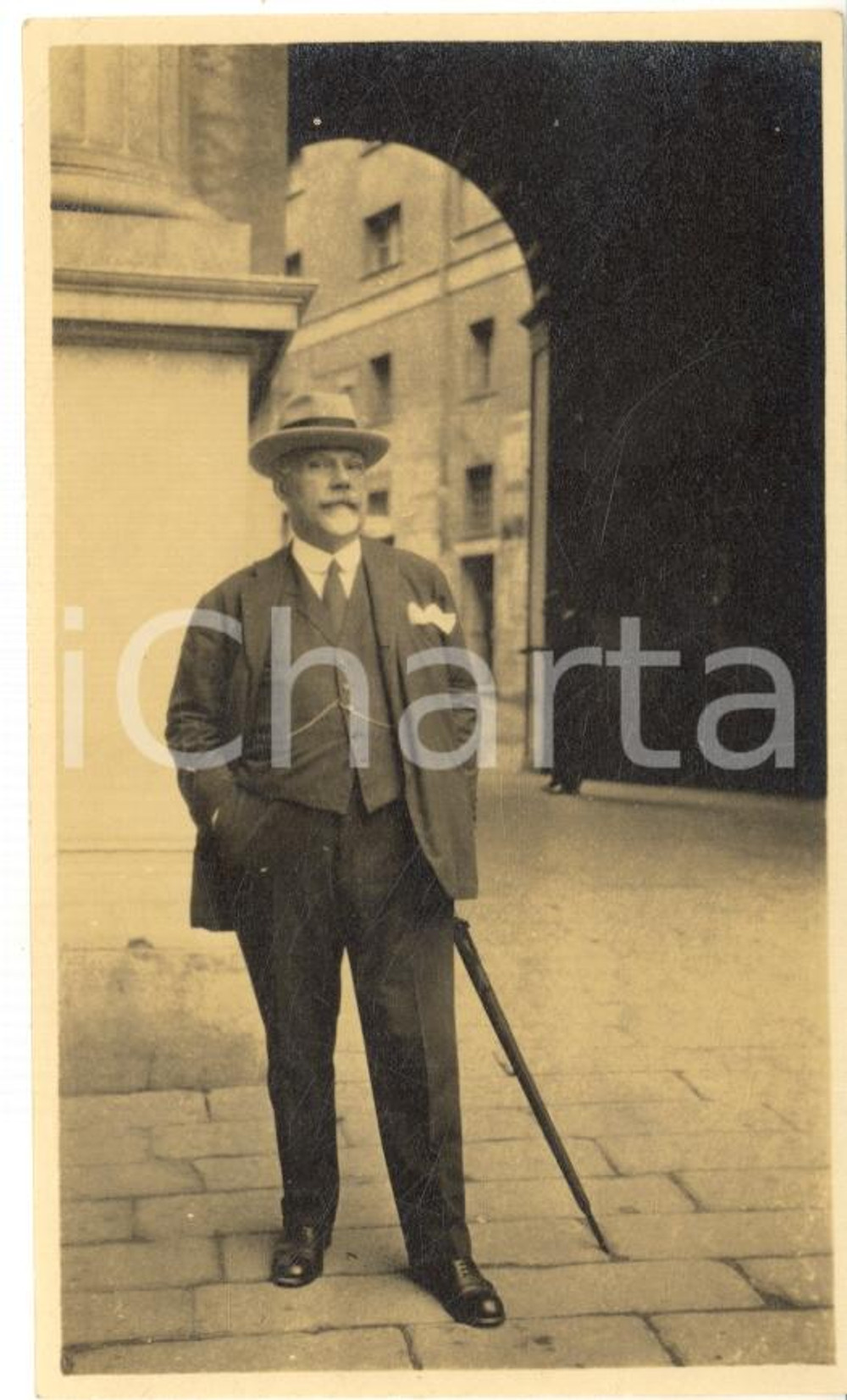 1926 GENOVA Ritratto di Giulio MORPURGO in città - Fotografia 7x11 Fotografia d'epoca.  CONDIZIONI: G     originale e autentica 1