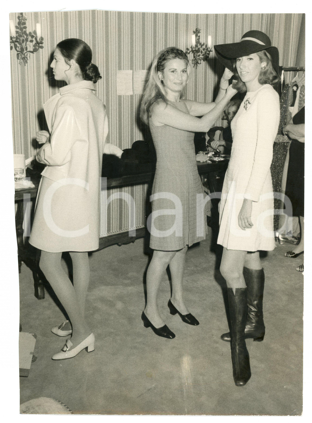 Fotografia d epoca originale 1970 ca ROMA Vania PROTTI TRAXLER Backstage sfilata di MODA Foto18x25 cm 1