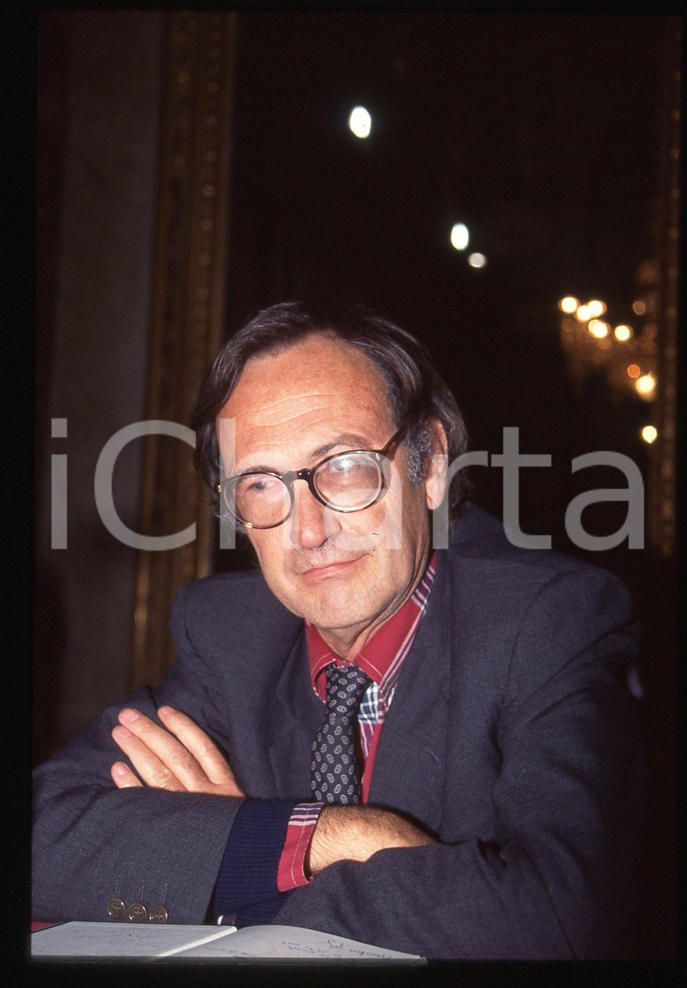 35mm vintage slide* 1990 ca TORINO ? Nico ORENGO Ritratto dello scrittore (3)  Diapositiva d'epoca, in formato 35 mm. CONDIZIONI: GOODTutti i diritti riservati.E' severamente vietata la riproduzione. ICharta mette in vendita, sul negozio eBay e in esclusiva sul sito "icharta" il proprio archivio composto da numerose diapositive e negativi fotografici d'epoca, tutti originali e autentici, che attraversano la storia del costume italiano tra gli la fine degli anni Sessanta e Novanta.Si tratta di uno sguardo inedito sull'attualit&agrave;, la politica, la vita quotidiana, il gossip e la cultura, che fotografa il cambiamento della nazione in quest'ultimo scorcio del XX secolo. Un'occasione unica per il mercato del collezionismo, che vede finalmente disponibile un archivio eccezionale per vastit&agrave;, tematiche e condizioni, in un settore (il negativo fotografico e la diapositiva) di assoluta novit&agrave; e dalle interessanti prospettive di investimento.     originale e autentica 1