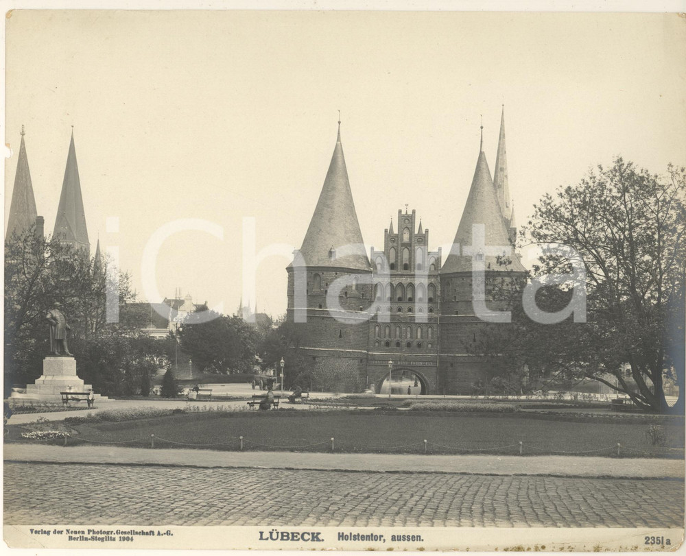 Fotografia d epoca originale 1904 LUBECK GERMANY Holstentor, aussen. Foto ANIMATA n. 2351 a 2 1