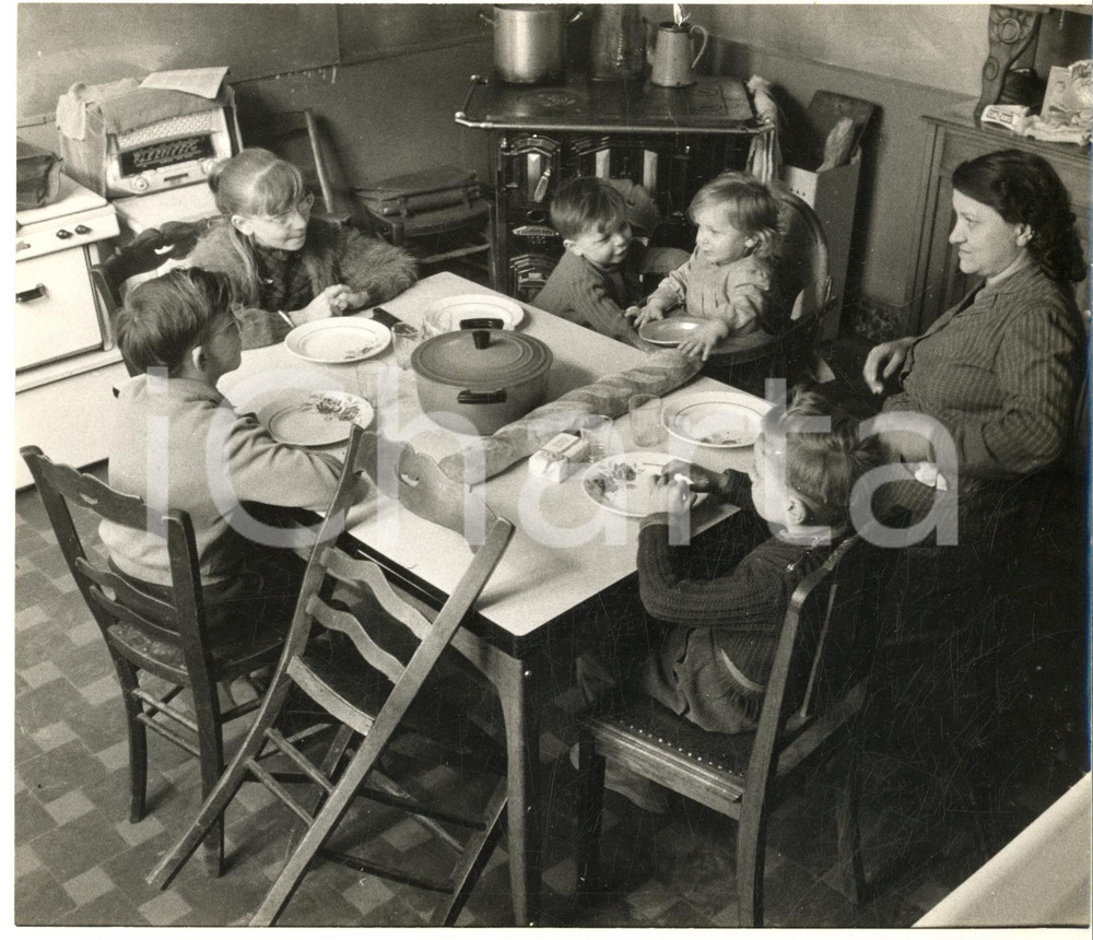 Fotografia d epoca originale 1958 MONT D ORIGNY Famiglia di Wayne POWERS disertore americano Foto 2 1