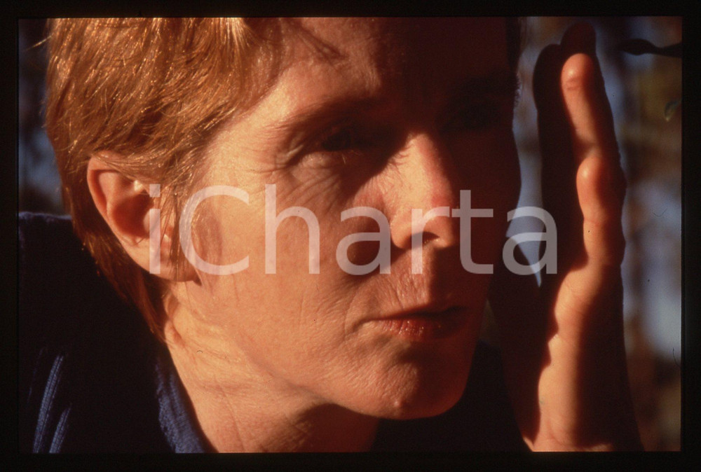 35mm vintage slide* 1999 FEELING SEXY Davida ALLEN Ritratto regista (2)   Diapositiva d'epoca, in formato 35 mm.                                                                      CONDIZIONI: GOODE' severamente vietata la riproduzione. Tutti i diritti sono riservati. ICharta mette in vendita, sul negozio eBay e in esclusiva sul sito "icharta" il proprio archivio composto da numerose diapositive e negativi fotografici d'epoca, tutti originali e autentici, che attraversano la storia del costume italiano tra gli la fine degli anni Sessanta e Novanta.Si tratta di uno sguardo inedito sull'attualit&agrave;, la politica, la vita quotidiana, il gossip e la cultura, che fotografa il cambiamento della nazione in quest'ultimo scorcio del XX secolo. Un'occasione unica per il mercato del collezionismo, che vede finalmente disponibile un archivio eccezionale per vastit&agrave;, tematiche e condizioni, in un settore (il negativo fotografico e la diapositiva) di assoluta novit&agrave; e dalle interessanti prospettive di investimento.     originale e autentica 1