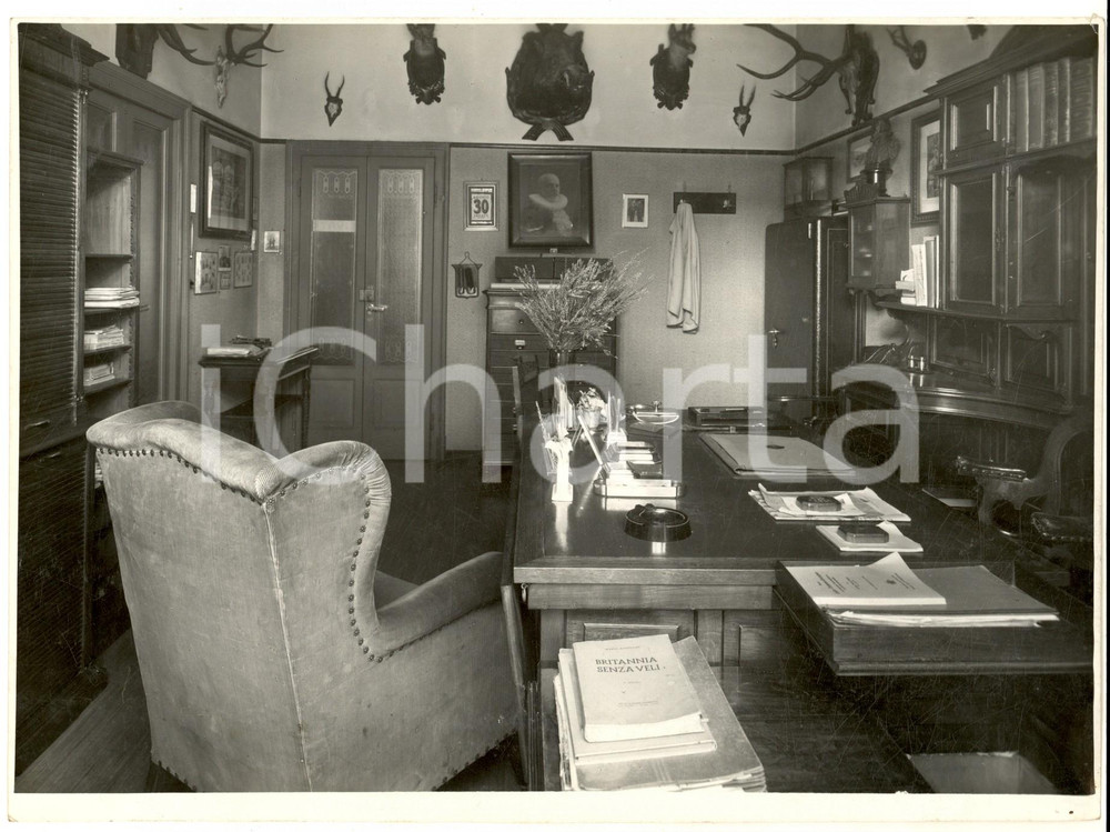 1940 ca MILANO Via Quadronno 9 - Studio Theodor MOHWINCKEL senior - Foto (3) Fotografia d'epoca, con didascalia dattiloscritta al verso.CONDIZIONI: GFOTOGRAFO: Dario Gatti - MilanoFORMATO: 24x18 cm     originale e autentica 1
