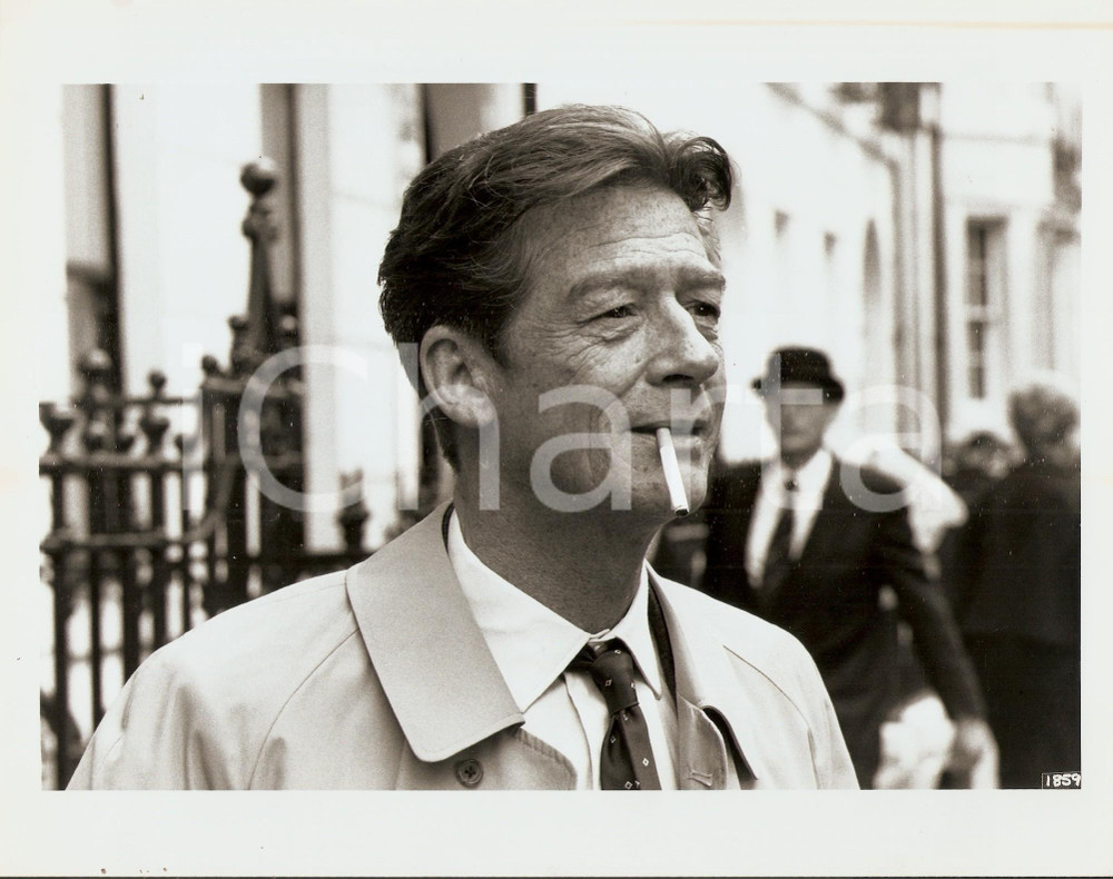 1989 SCANDAL - CASO PROFUMO Portrait of John HURT *Photo (1) Fotografia d'agenzia. CONDIZIONI: POOR (alone al margine superiore del recto)FORMATO: 25x20 cm     originale e autentica 1