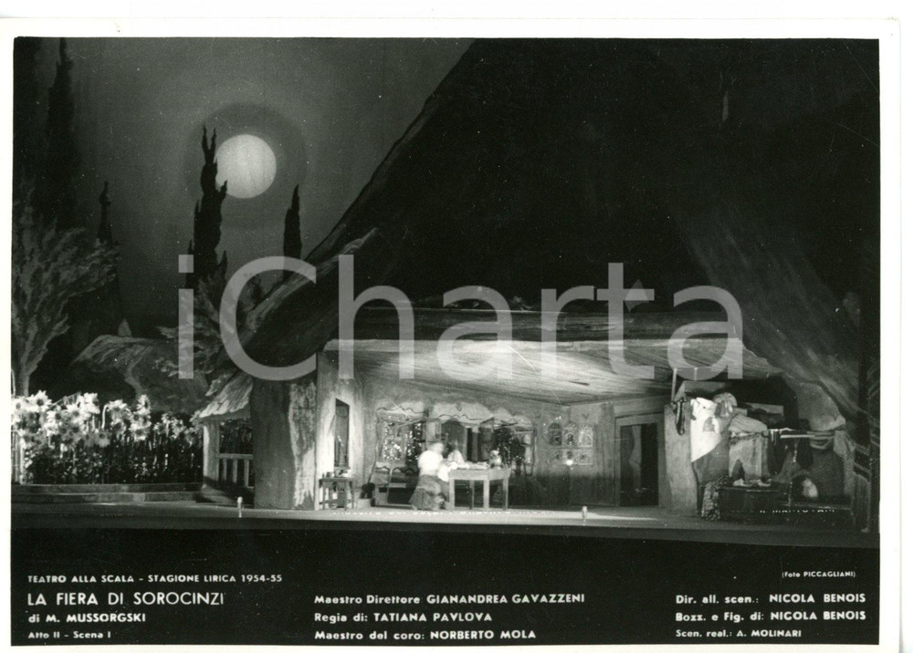 1954 MILANO Teatro alla SCALA "La Fiera dei Sorocinzi" - Atto II ^Foto seriale Fotografia seriale, che ritrae un allestimento d'opera al Teatro alla Scala di Milano. CONDIZIONI: GFORMATO: 14x10 cm     originale e autentica 1