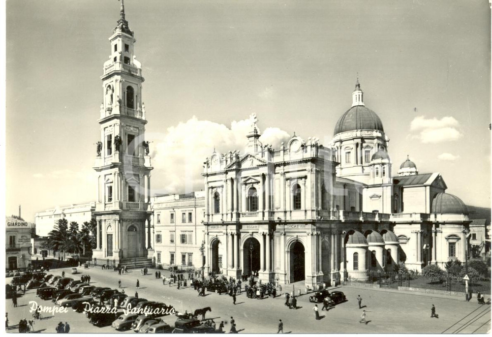 Cartolina originale da collezione 1955 POMPEI Panoramica piazza del SANTUARIO e automobili ANIMATA FG VG 1
