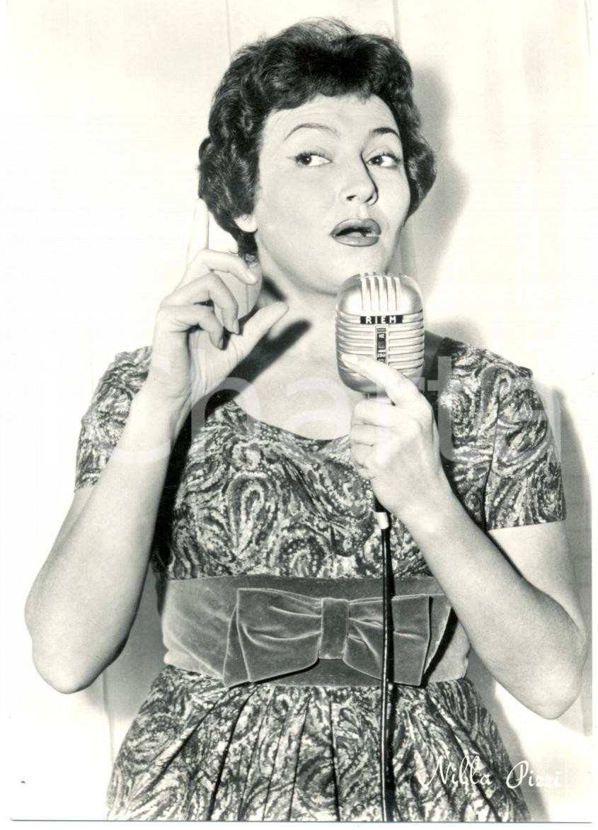 Cartolina originale da collezione 1955 ca MUSICA Nilla PIZZI al microfono Ritratto fotografico Cartolina 2 1