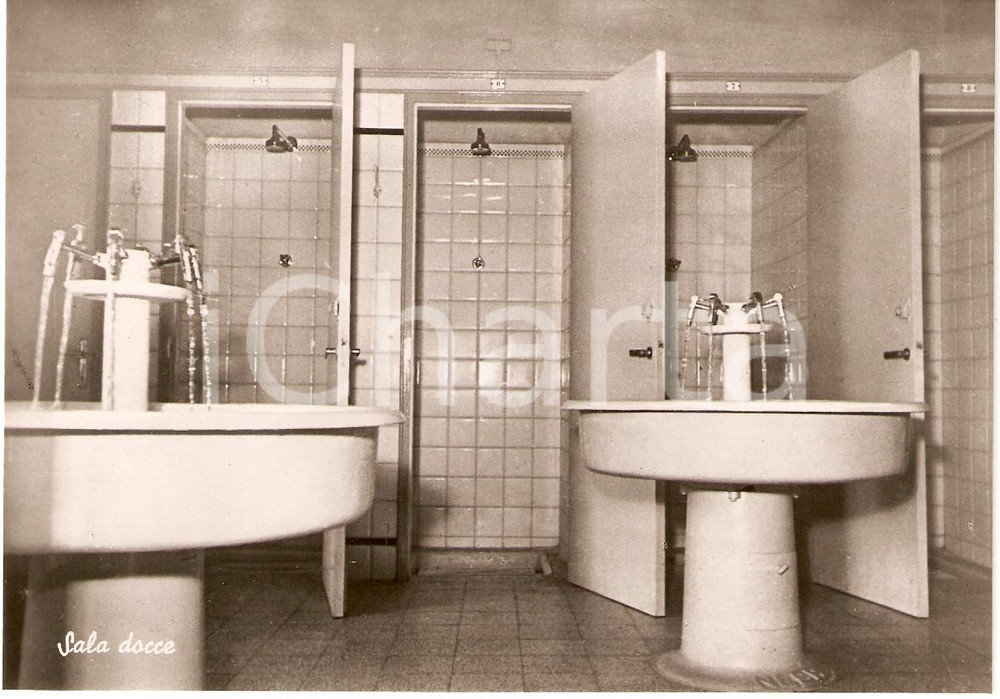 Cartolina originale da collezione 1950 ca ROMAGNANO SESIA NO COLLEGIO CONVITTO CURIONI Sala docce 2 1