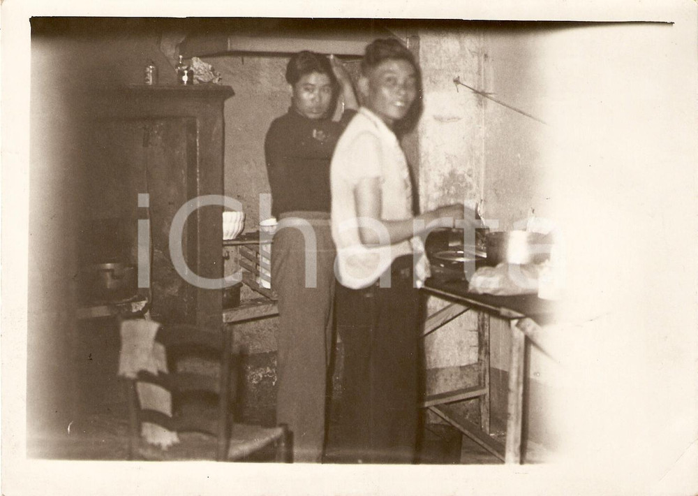 Fotografia d epoca originale 1938 MILANO Tessitura clandestina cinese di cravatte Fotografia 2 1