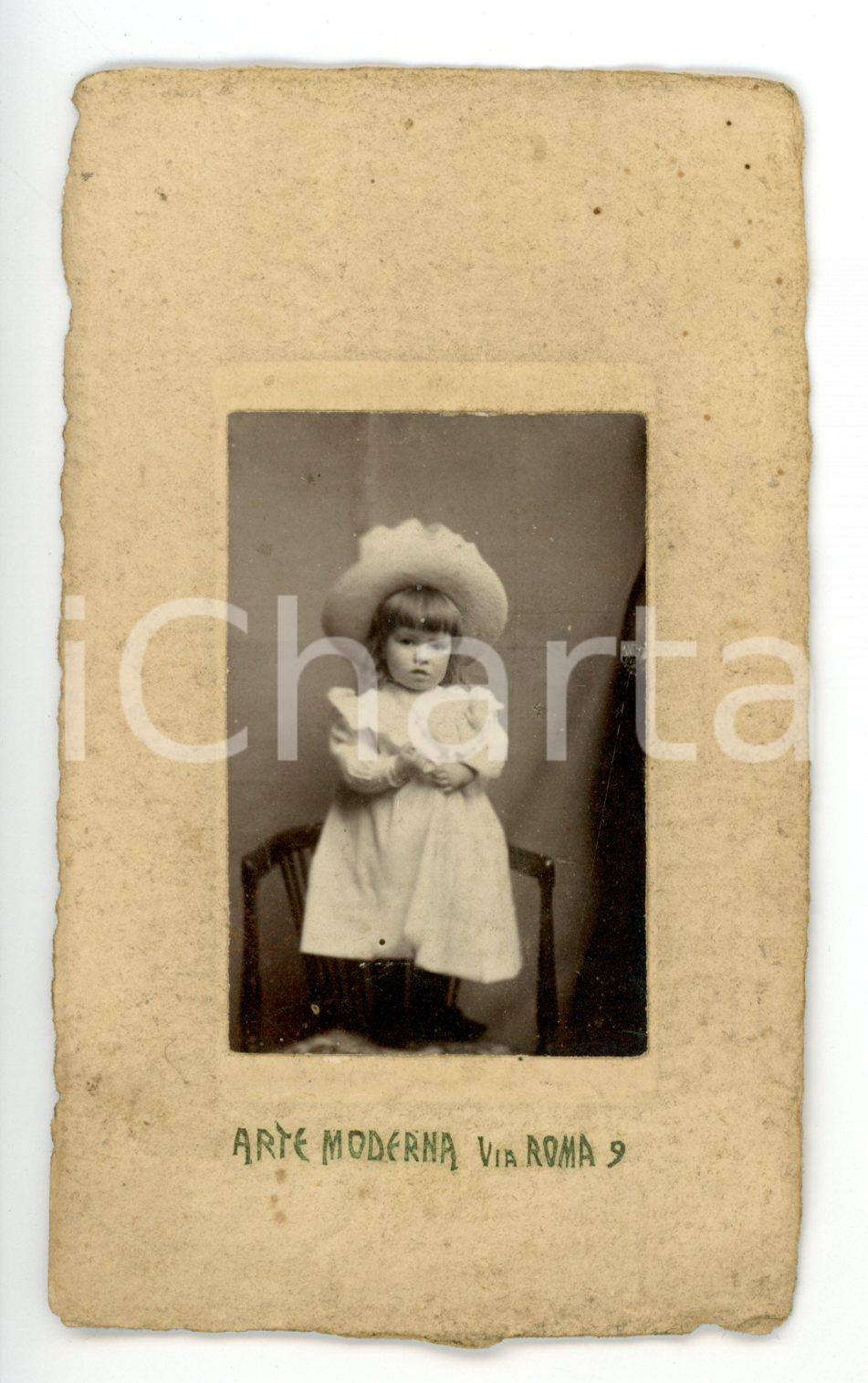 Fotografia d epoca originale 1900 ca TORINO Ritratto di bambina in abito chiaro e cappello Foto ARTE MODERNA 1