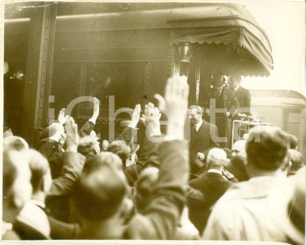 Fotografia d epoca originale 1931 PHILADELPHIA USA Dino GRANDI acclamato alla stazione ferroviaria FOTO 1