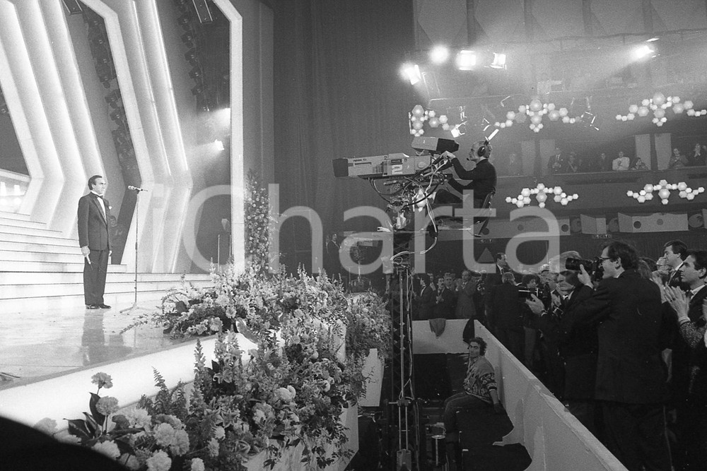 Fotografia d epoca originale 1987 SANREMO Pippo BAUDO In memoria di di Claudio VILLA 3  NEGATIVO ORIGINALE 1