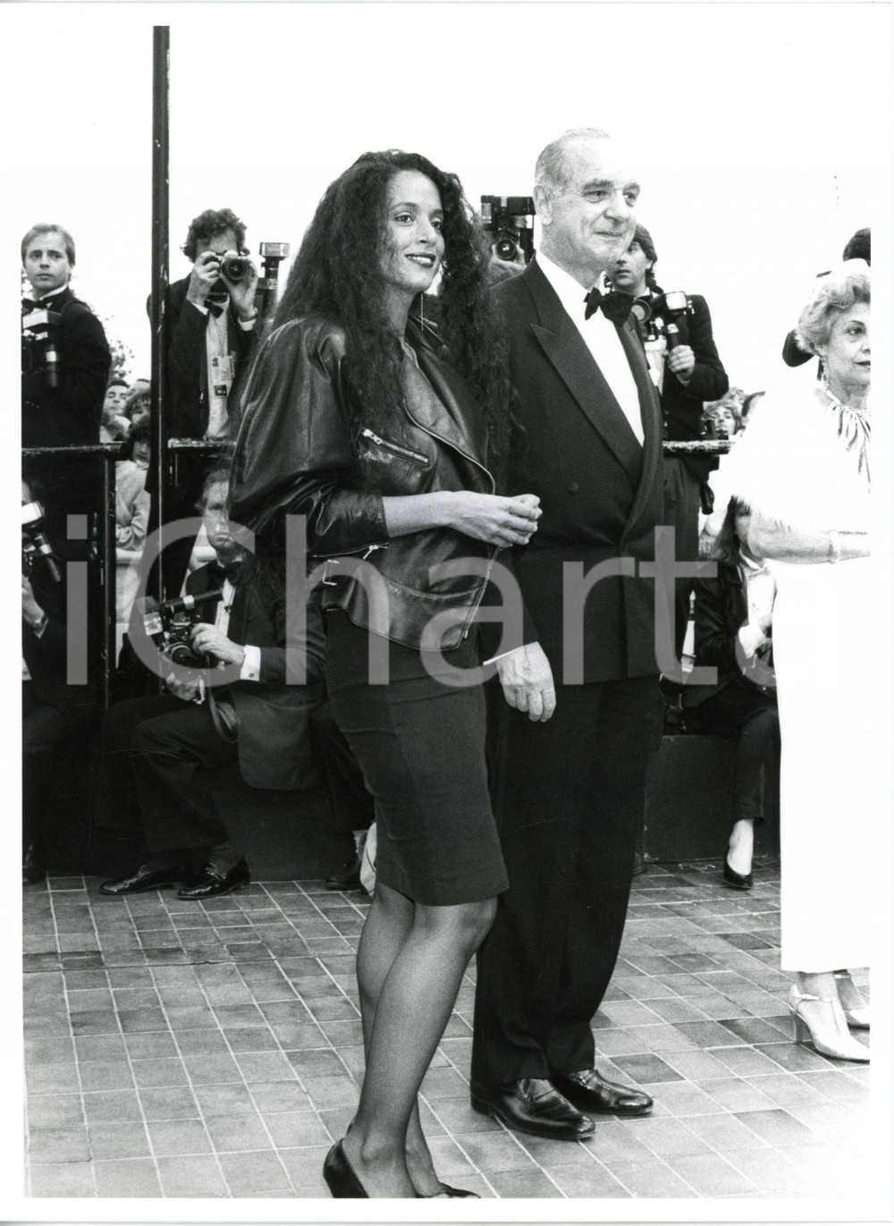 1985 CANNES - Sonia BRAGA al Festival del Cinema *Foto 18x24 (2)  Fotografia d'agenzia. CONDIZIONI: G (ma minimi difetti di stampa) FORMATO:18x24 cm      originale e autentica 1