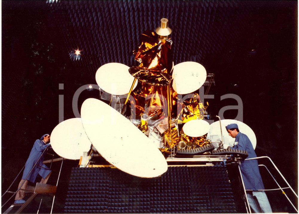 1990 ca ROMA Centro Integrazione Satelliti SELENIA SPAZIO - Satellite OLYMPUS  2 Fotografia di agenzia. CONDIZIONI: G (lievi tracce di inchiostro)FORMATO: 29x21 cm     originale e autentica 1