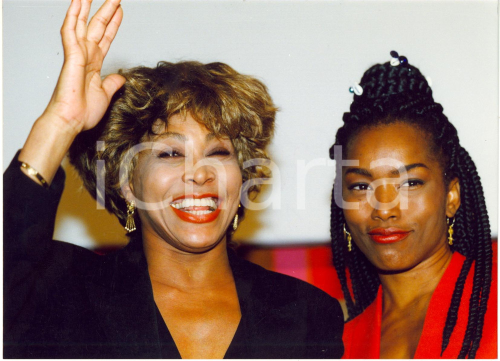 1983 USA COSTUME Tina TURNER e Angela BASSETT - Ritratto *Foto 21x15 Fotografia di agenzia. CONDIZIONI: G FORMATO: 21x15 cm     originale e autentica 1