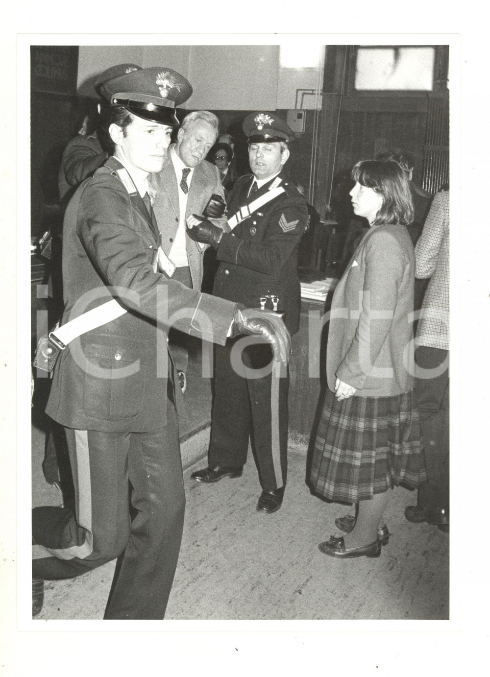 1985 TRIBUNALE DI MILANO Processo "Scandalo petroli" *Bruno MUSSELLI 2 Fotografia di agenzia.La fotografia &egrave; stata scattata in occasione del processo di primo grado che vide imputato Bruno Musselli, celebrato a Milano nel novembre 1985.CONDIZIONI: GFORMATO: 18x24 cm  originale e autentica 1